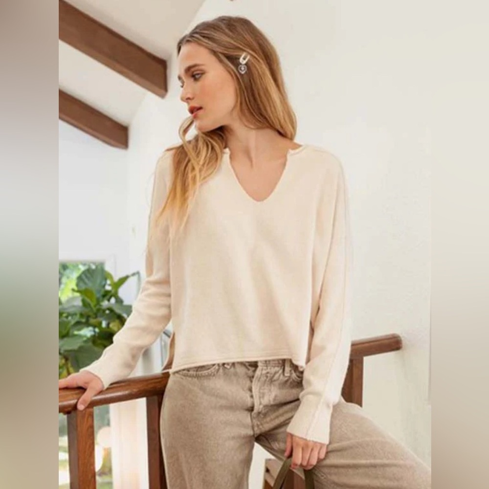 Blu Pepper Oversized Cropped V-Neck Sweater Women’s Small Rolled Hem Lightweight